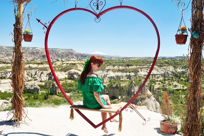 Best of Red and Green Small Group Guided Tour - Scenic stops: Pigeon Valley, Fairy Chimneys, and Uchisar Castle