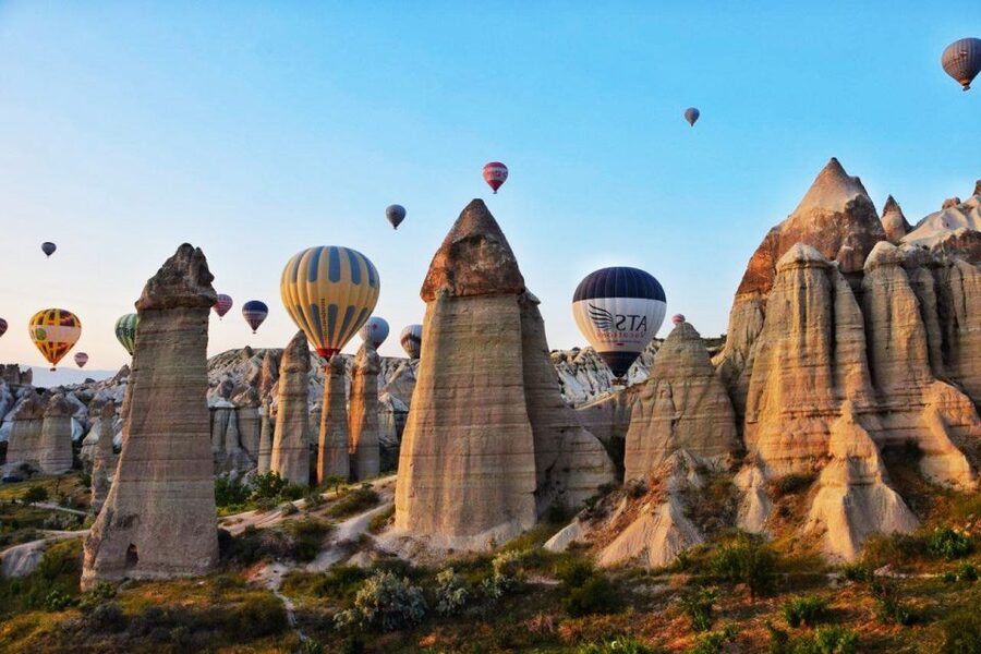 Cappadocia: Full-Day Private Highlights Tour - Pigeon Valley cliff carvings and a quick change of scenery