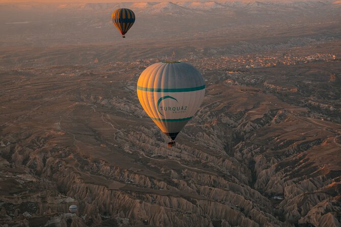 Cappadocia Hot Air Balloon Ride/ Turquaz Balloons - Landing at the right moment, with the champagne toast