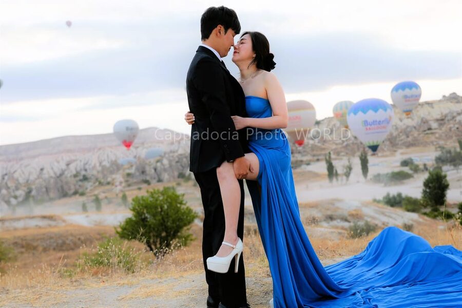 Cappadocia Photoshoot with Flying Dress - The Rose Valley Start and Following the Balloons