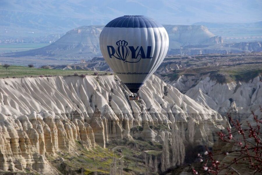 Cappadocia: Royal Queen Hot Air Balloon Tour at Sunrise - Landing Celebration: Champagne Toast, Commemorative Medal, and a Few Nice Treats