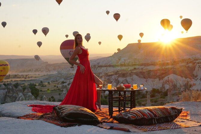 Cappadocia Sunrise Breakfast With Hot Air Balloons - Pickup in central Göreme, private group, and how the timing works