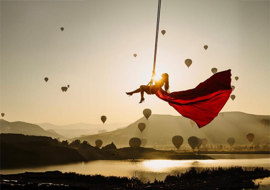 Cappadocia: Taking photo with Swing at hot air balloon view - Your photo and video delivery: 200 raw photos, 10 edits, reels included