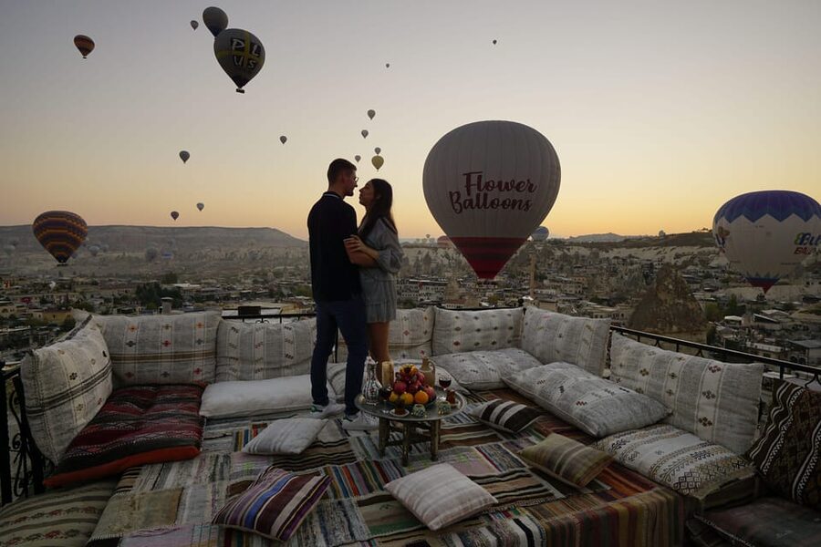 Cappadocia: Terrace Photo Spot With Balloon Flight View - Meeting at Tulip Cave Suites and Getting Your Timing Right