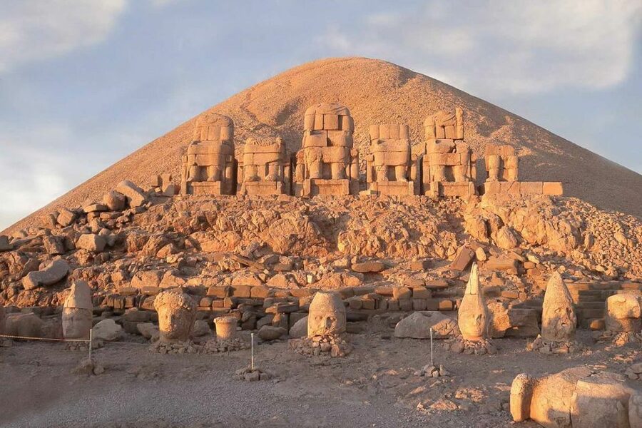 From Cappadocia: 2-Night Nemrut, Sanliurfa, and Harran Tour - Day 2 morning: Climbing to Nemrut for sunrise among colossal statues