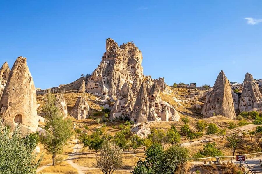 Istanbul: Cappadocia Day Trip with Flights & Lunch - Uçhisar walk and cave-village lunch