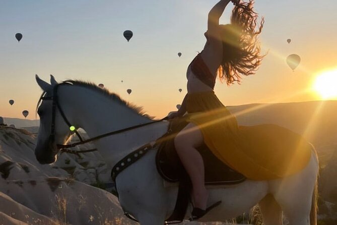 Magical horse ride with balloon in Cappadocia - How the balloon magic actually plays out on horseback