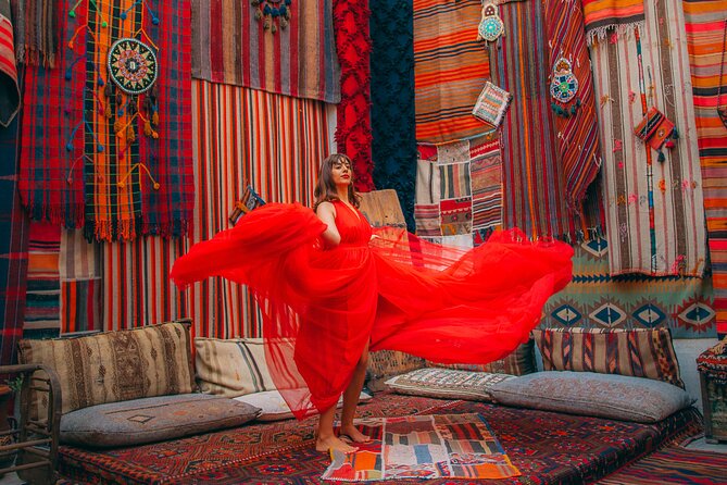 Photo Shooting with Breathtaking Views and Carpeted Corners - Timing, balloon backdrops, and why weather matters