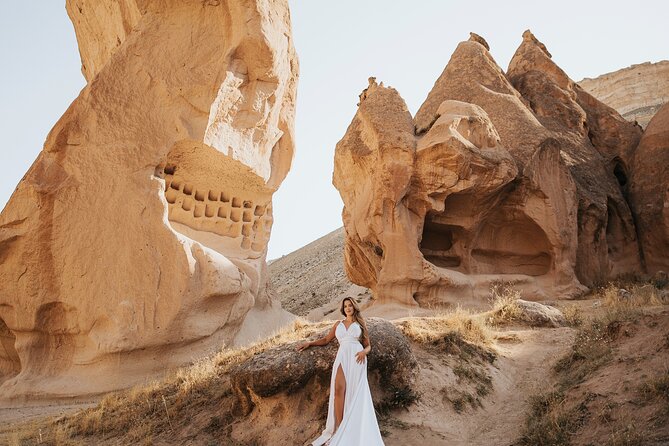 Photoshoot with Balloons in Cappadocia - Stop 1 in Rose Valley: photographing balloons as they inflate and lift off