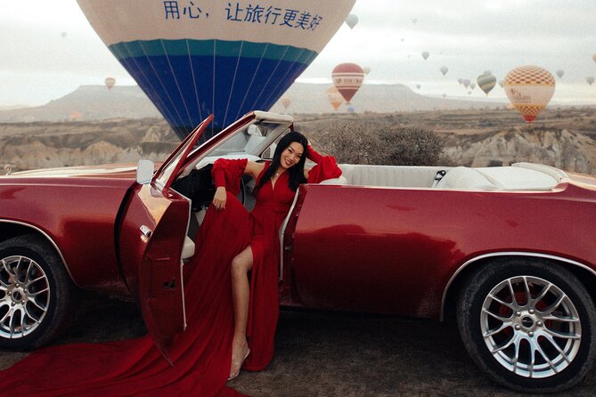 Private Classic Car Sunrise Balloon Chasing Experience - The photo help is the real value add, not just transportation