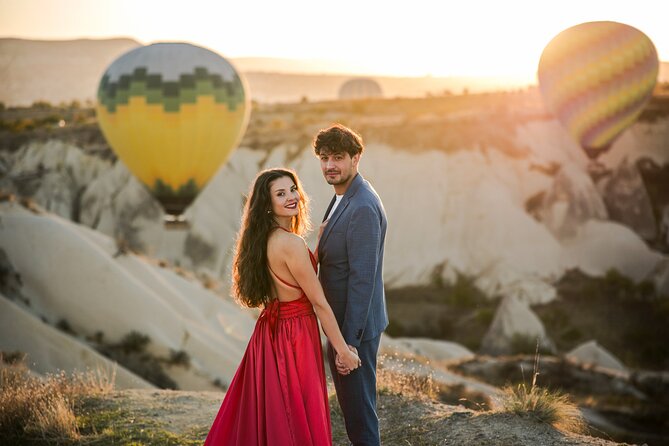 Private Photoshoot with Balloons in Cappadocia - Rose Valley stop: longer angles and keeping the balloons centered