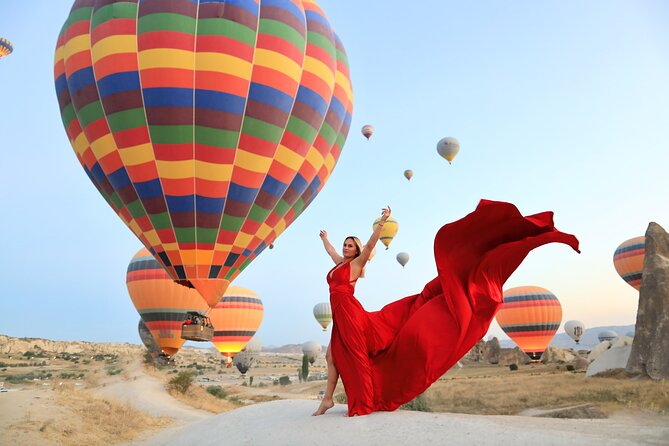 Private Photoshoot with Balloons in Cappadocia - Göreme viewpoints and the mountain panoramas
