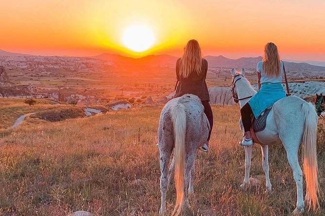 Sunset Horsebackriding-Tour through the Valleys of Cappadocia - Sunset Point: short stop, guide photos, and golden light