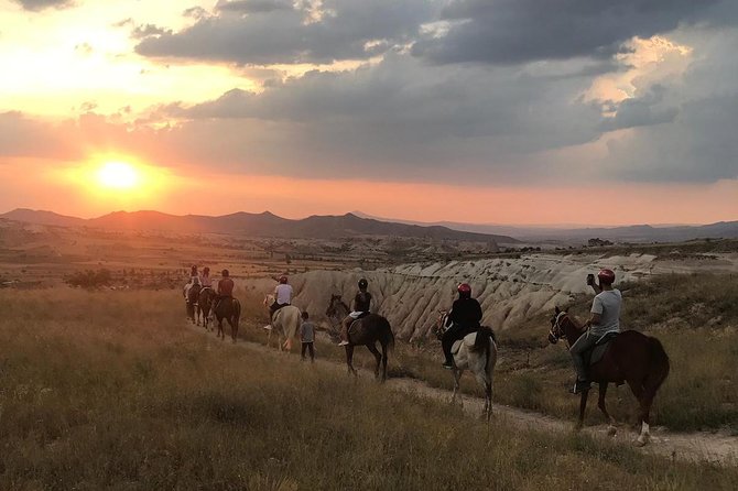 Sunset Horsebackriding-Tour through the Valleys of Cappadocia - Ride back down: Red and Rose Valleys from a calmer angle