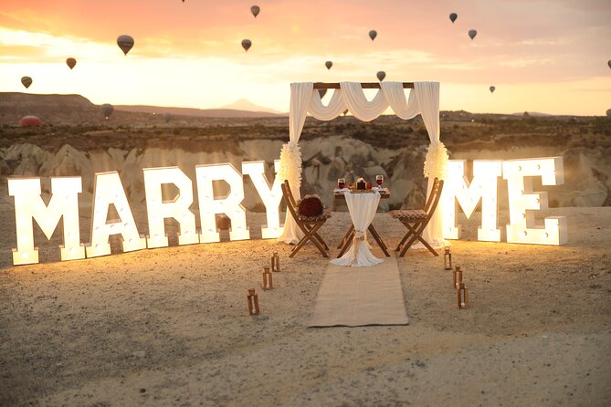 Wedding Proposal and Photoshoot with Hot Air Balloons - Sunrise at 6:00 am: the real magic window